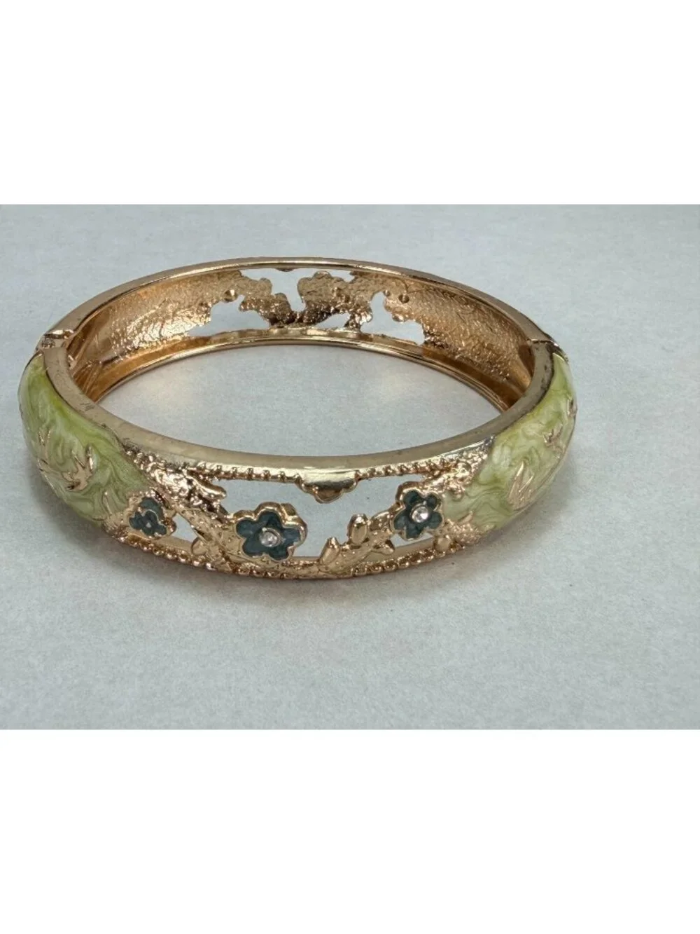 Jin Long Xing Green Enamel Openwork Floral Gold Tone Hinged Bangle Bracelet